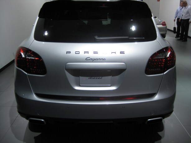 Except for the diesel badge, the 2013 Cayenne Diesel looks almost exactly like the Cayenne V6.