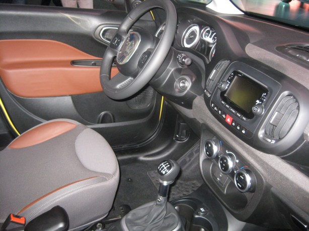 The interior of the 500L is one large pile of cheap plastic. It doesn't look bad, but then you start to touch it and tap it and  you can feel and hear how cheap it is. Pricing hasn't yet been announced, but you can be sure it will be close to the Countryman.