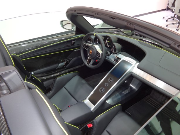 LAAutoShow Day 1 014 Porsche 918 Spyder Int