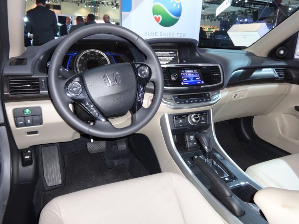 LAAutoShow Day 1 040 2014 Honda Accord Hybrid Int
