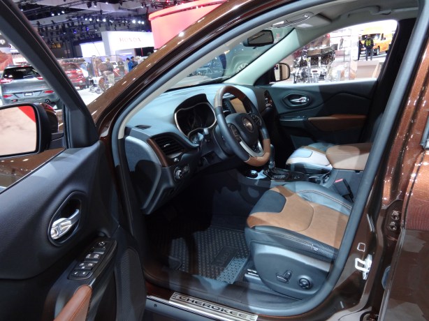 LAAutoShow Day 1 047 2014 Jeep Cherokee Carver Mopar int