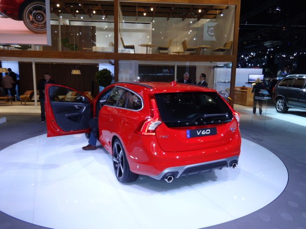 LAAutoShow Day 1 116 2015 Volvo V60 rear