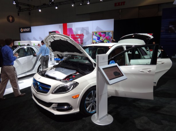 LAAutoShow Day 1 118 2014 Mercedes B-Class Electric Drive