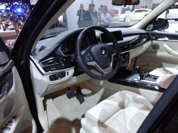 LAAutoShow Day 1 135 2014 BMW X5 interior