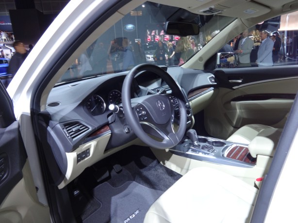 LAAutoShow Day 1 166 2014 Acura MDX int