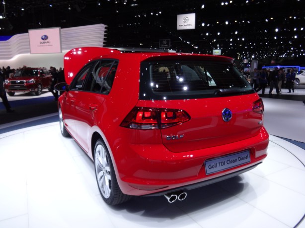 LAAutoShow Day 1 167 2015 Golf TDI rear
