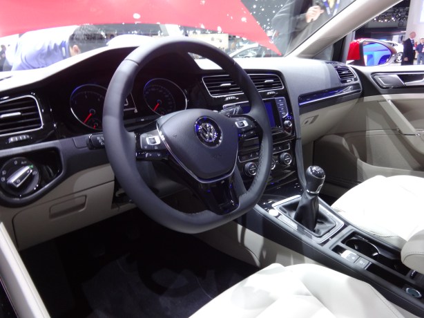 LAAutoShow Day 1 168 2015 Golf TDI int