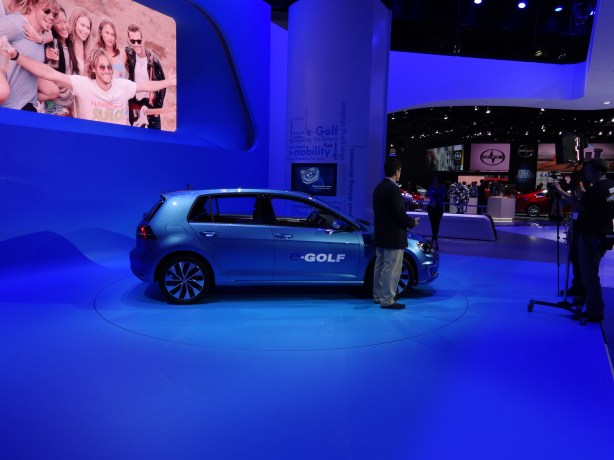 LAAutoShow Day 1 176 2014 VW eGolf