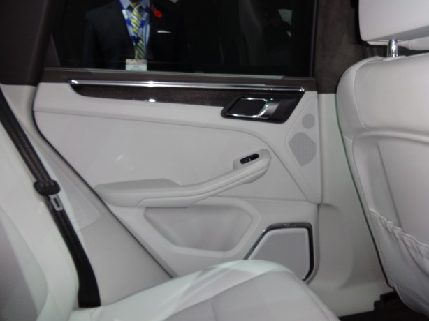 LAAutoShow Day 1 202 2015 Porsche Macan int detail