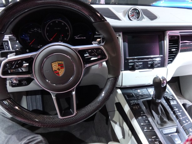 LAAutoShow Day 1 207 2015 Porsche Macan Turbo int