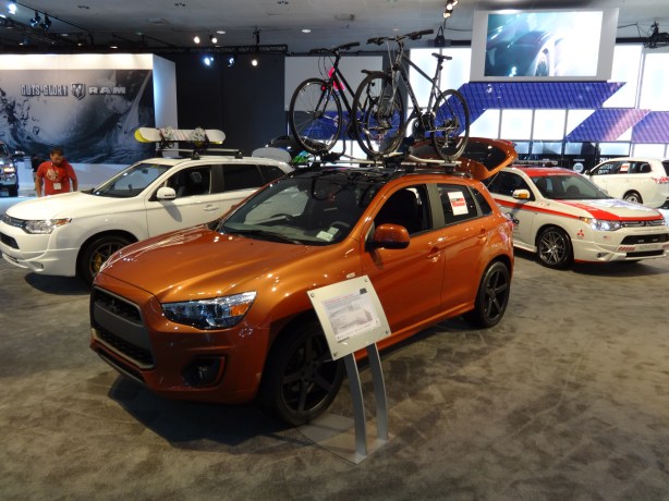 LAAutoShow Day 2 (11) 2013 Mitsubishi Outlander Sport Summer Edition