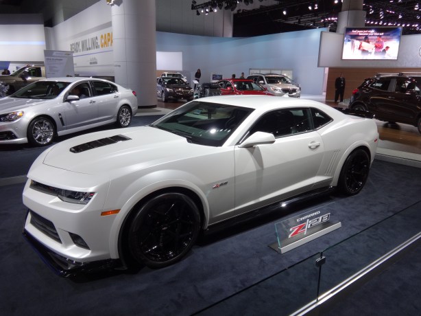 LAAutoShow Day 2 (29) 2014 Chevy Camaro Z28 side