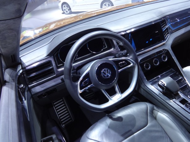 LAAutoShow Day 2 (79) VW Cross Blue Coupe Twin Drive BlueMotion Concept interior