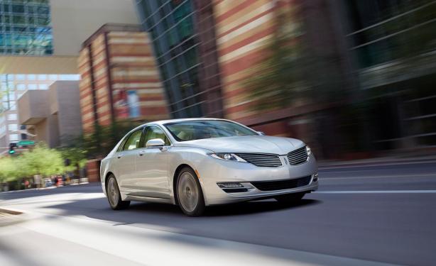 The 2014 Lincoln MKZ makes a bold statement. The new face actually seems to work well on this car, particularly if you see it in person.
