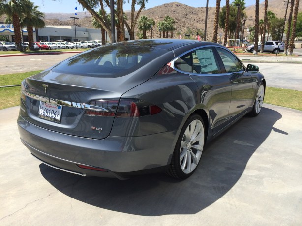 This lovely Grey Model S has the P85 package. The performance version of the Model S with the 85 kWh battery. 