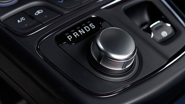 The rotary gear selector looks good and feels like a nicely-weighted, machined knob. It just doesn't "rock" well between gears. 
