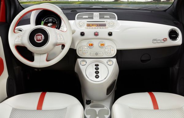 The interior of the 500e in Steam White with Electric Orange Accents. This looks great, but I'm not sure how you'd keep it clean. 